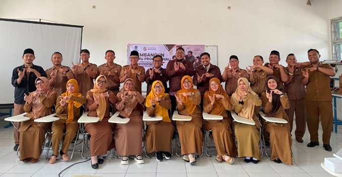 Membangun Guru Profesional: Penguatan Pemahaman Hukum Dalam Menghadapi Tantangan Pendidikan Era Modern